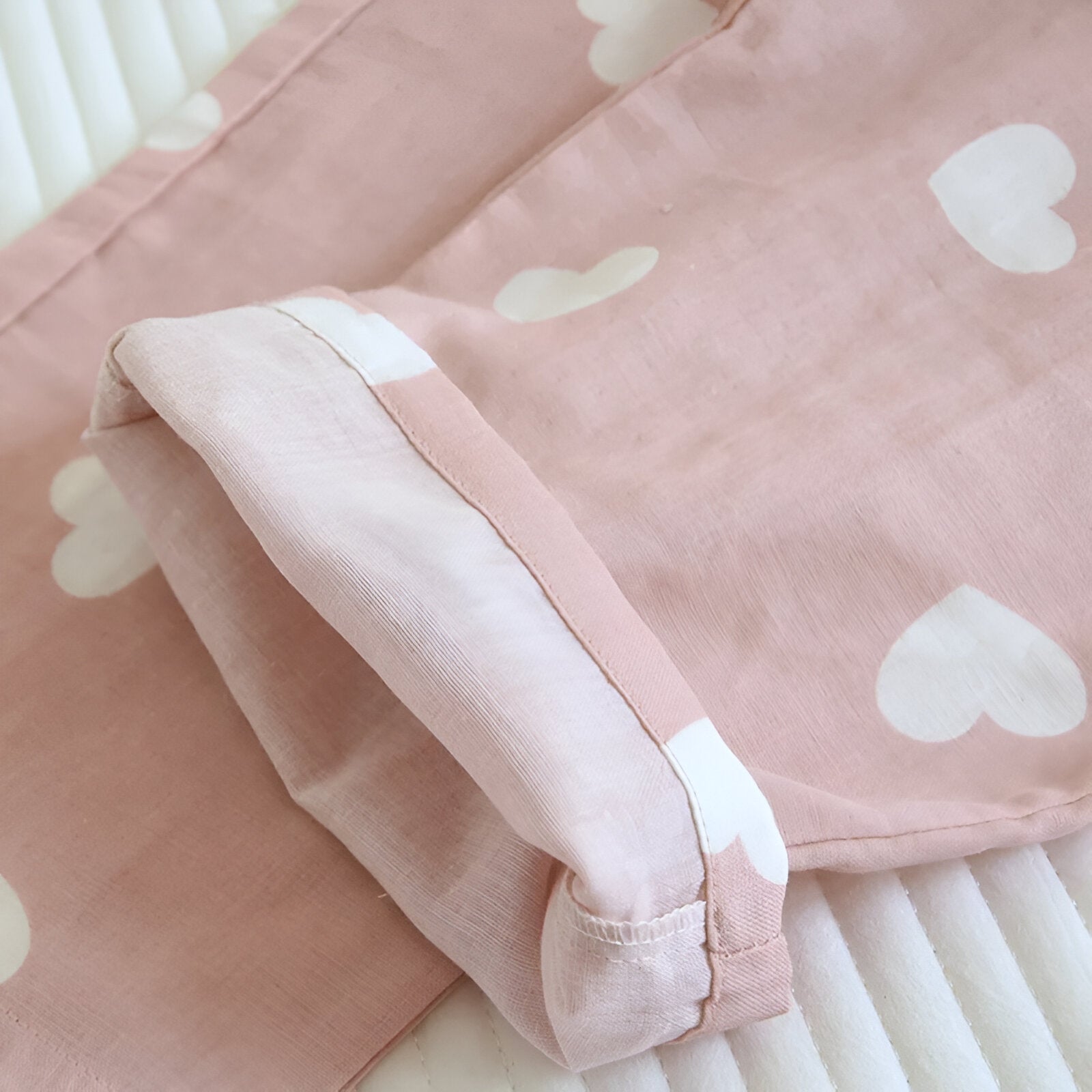 Pyjama femme en coton rose à motifs cœurs