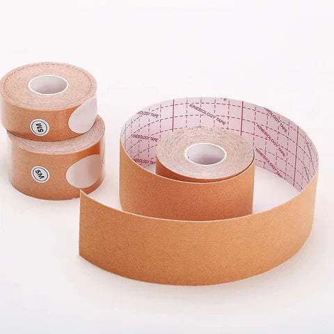Guide du body tape pour sublimer votre silhouette lors d'occasions spéciales
