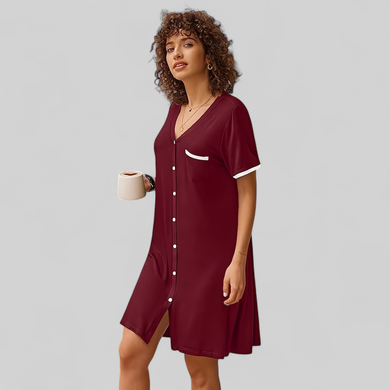 Chemise de nuit femme noire boutonnée avec détails