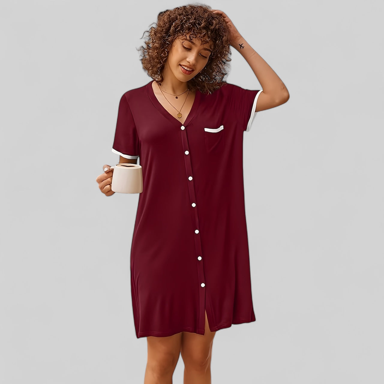 Chemise de nuit femme noire boutonnée avec détails