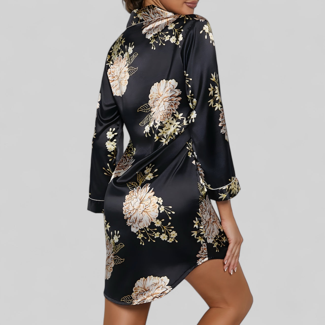 Chemise de nuit femme satin noire imprimée fleurs élégantes