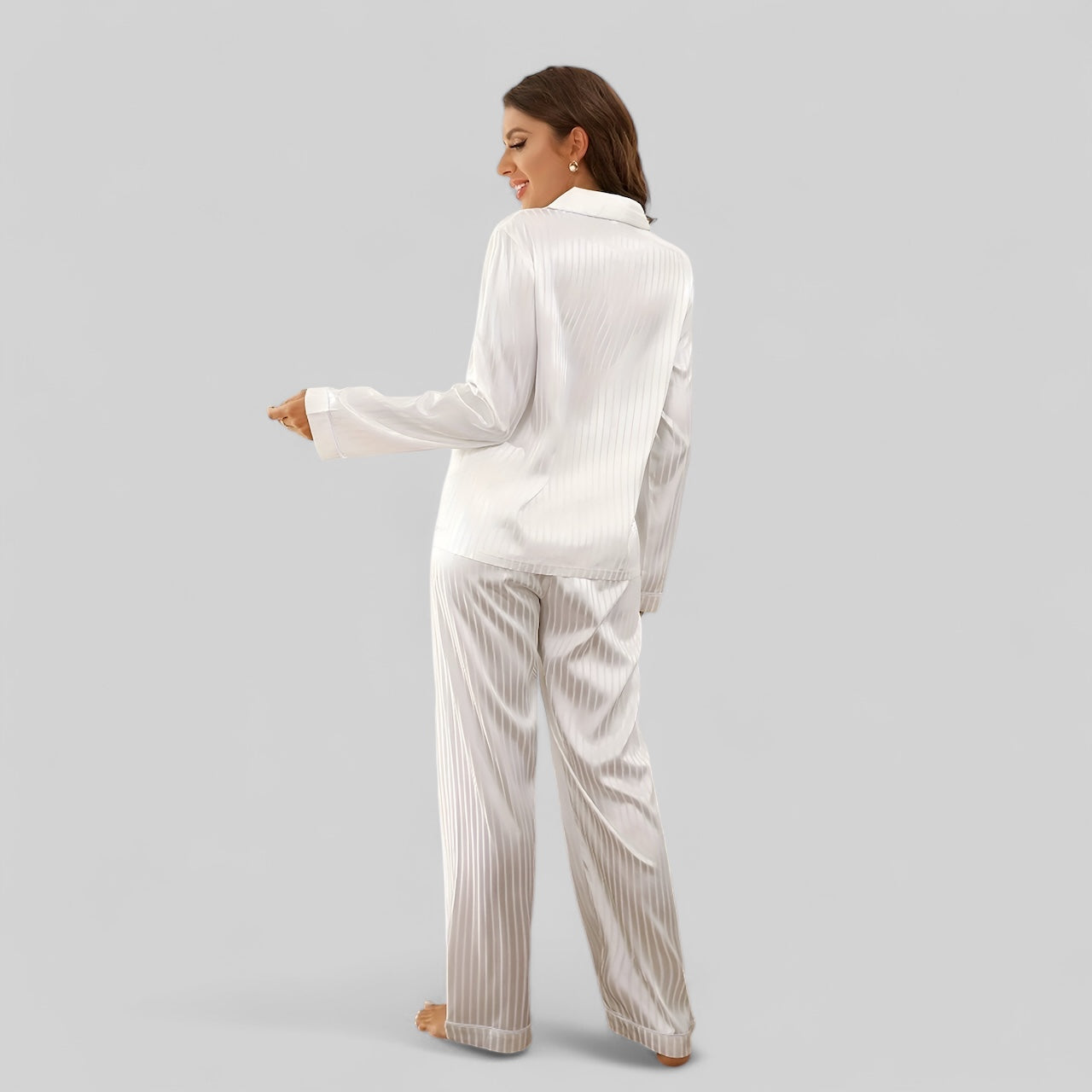 Ensemble de pyjama en satin blanc élégant - Chemise à