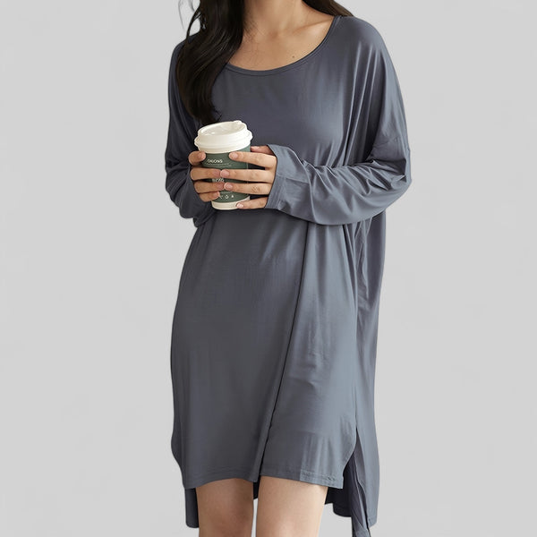 Robe de nuit ample lilas avec manches longues et fentes latérales