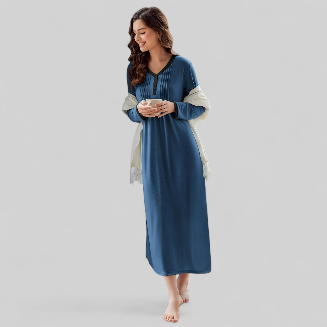 Robe de nuit longue bleu marine à col en V et manches