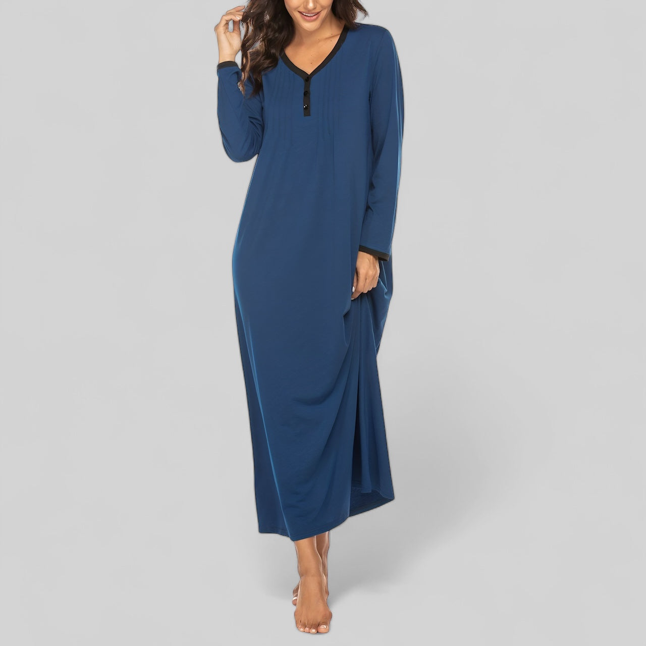 Robe de nuit longue bleu marine à col en V et manches