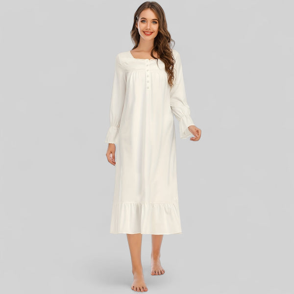Robe de nuit longue en coton blanc avec manches longues et détails boutonnés