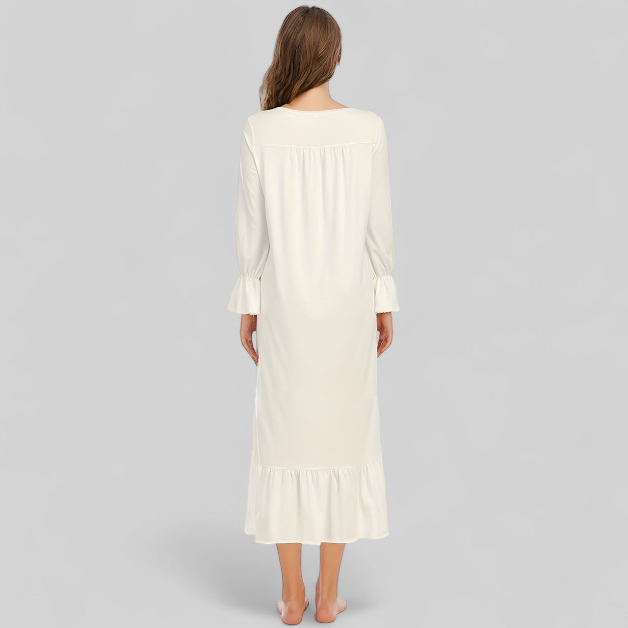 Robe de nuit longue en coton blanc avec manches longues